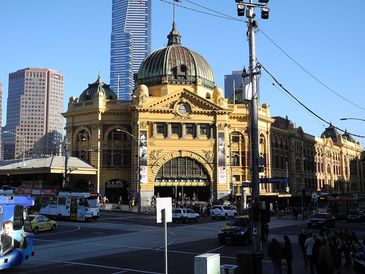 Flinders Street Station in Melbourne under blue skies and daytime sunlight